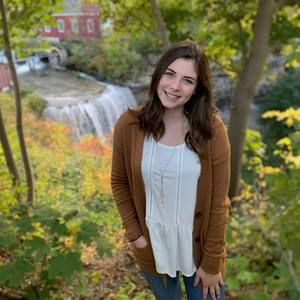 Meet your Posher, Holly